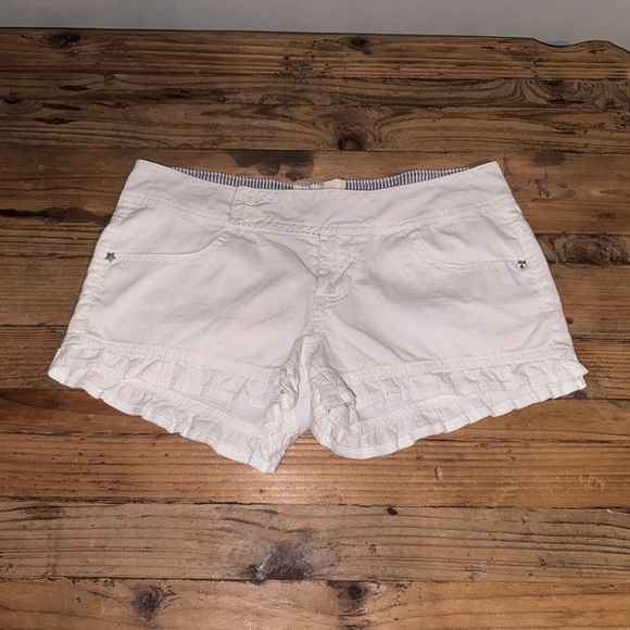 CI Sono by Cavalina Women's White Shorts Ruffle Leg 3 Button Sz Med - Picture 2 of 10